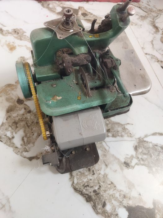 Оберлок тігін машинасы