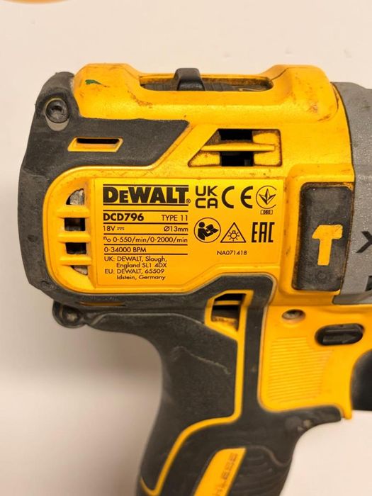 Dewalt DCD796, 3 baterii si incarcator -T-