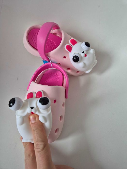 Papuci crocs fete cu jucărie