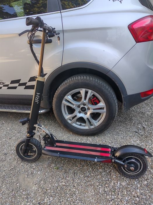 Trotineta electrica JRH. Bateria tine putin