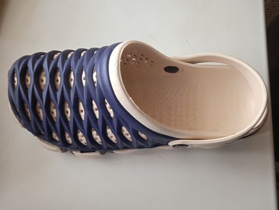 Продам недорого летние сабо