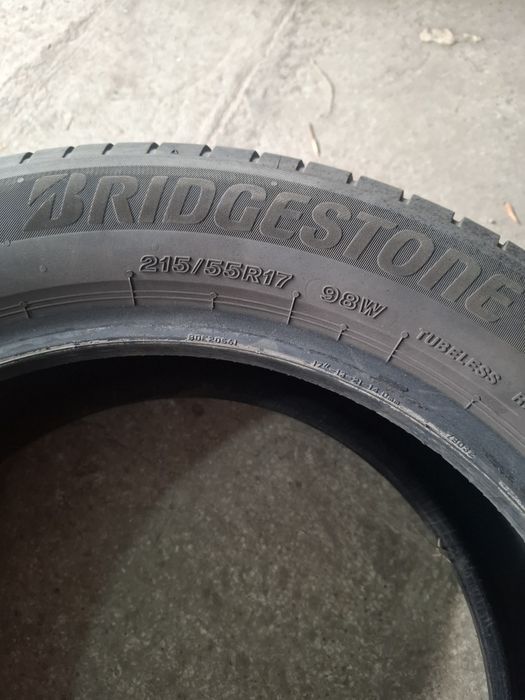 2 Летни гуми Бриджстоун 215/55/17 ДОТ23 6.5мм