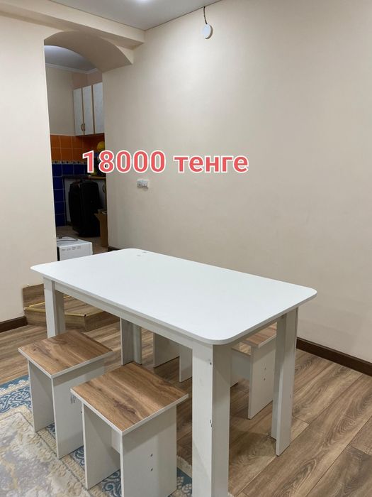 Продаю  стол и табуретки