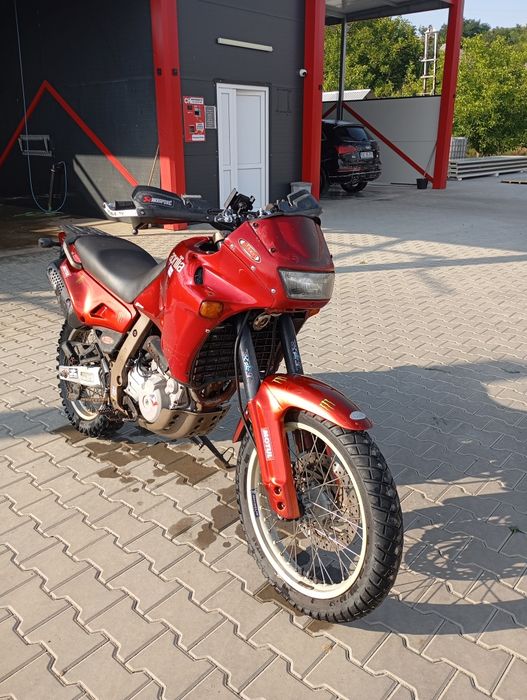 Vând Aprilia pegaso 650, motor rotax 650cmc  necesita umblat la carburatoare