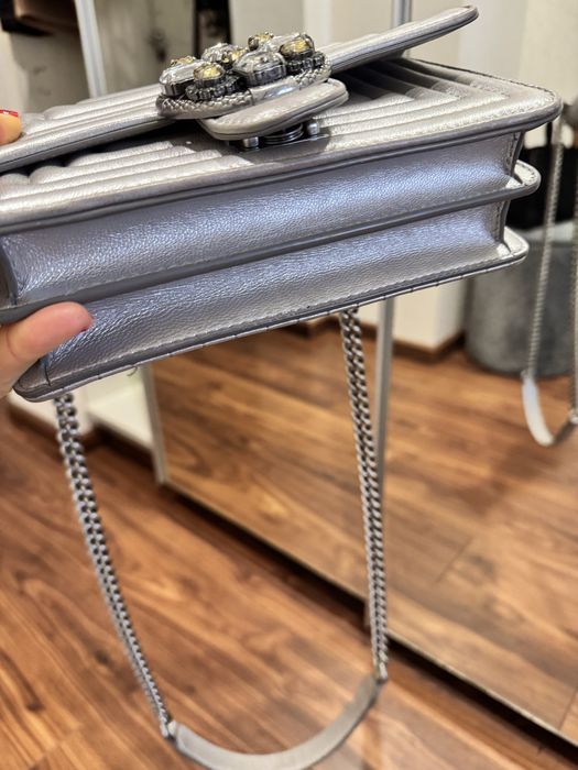 Луксозна кожена чанта PINKO в сребристо