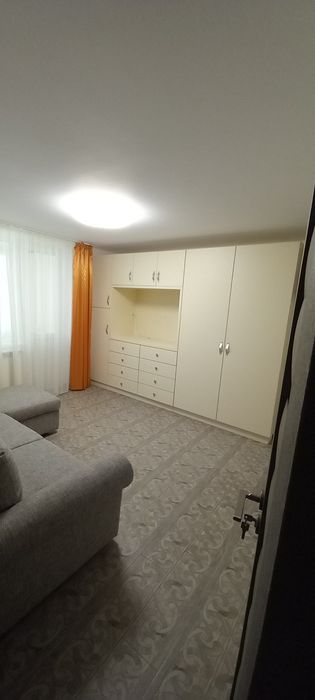Închiriez   apartament cu 2 camere, renovat recent  ,mobilat  și utilat  cu electrocasnice.