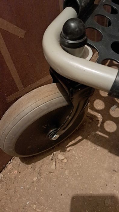 Помощна количка,проходилка за възрастни,сгъваема