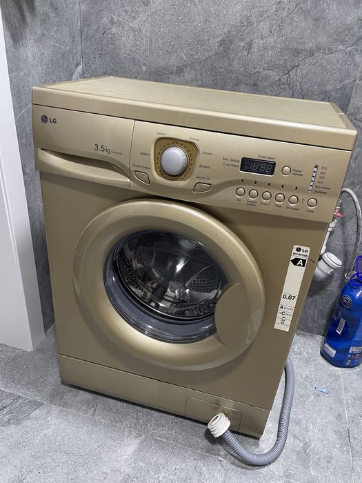 Продам на запчасти стиральную машину