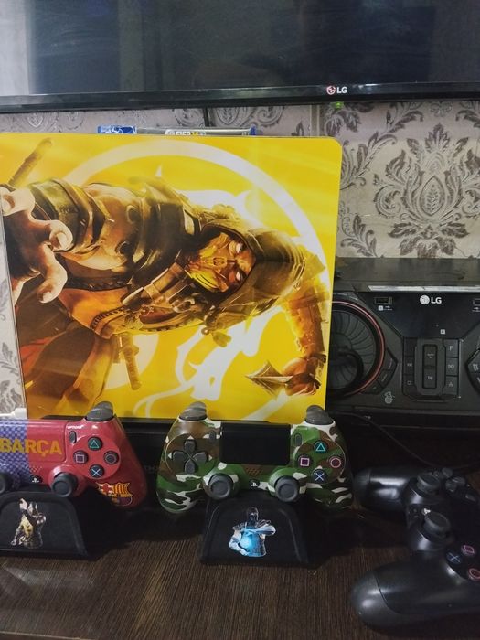 Продам пс4 в хорошем состоянии