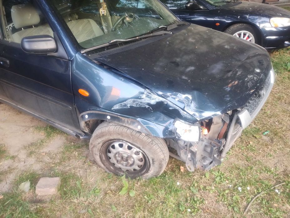 Продавам Мазда демио за части