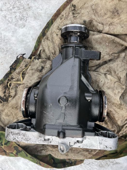 Редуктор е39  стоял на м62 4.4 акпп японеце