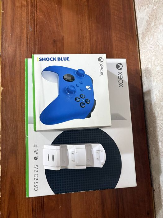 Microsoft Xbox Series S +2 gamepads + charger+games