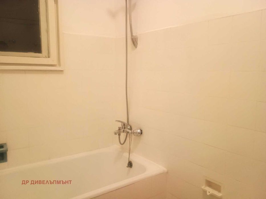 Дава се под наем Четиристаен апартамент в София, Център - 150 кв.м за 1019.49 € - Снимка #11