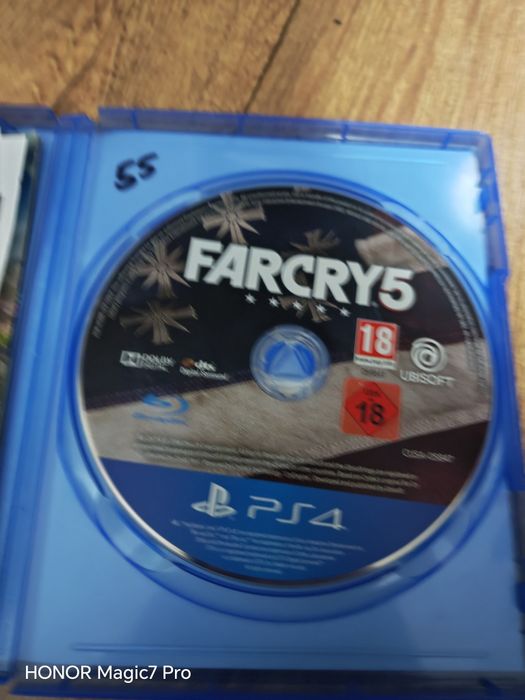 Vând PS 4 +statie încărcare manetă noua și jocuri