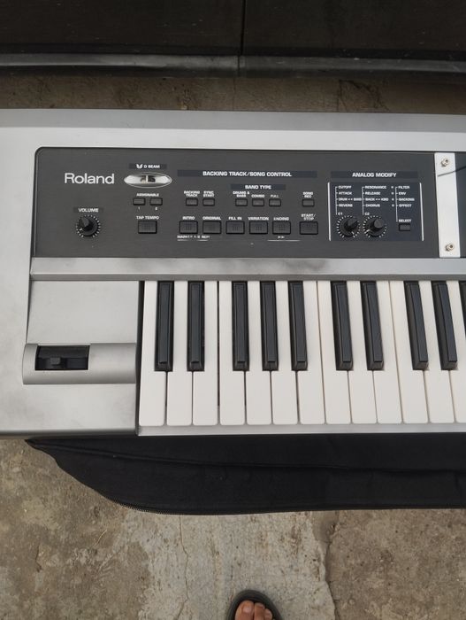 Vând orga Roland Gw 7
