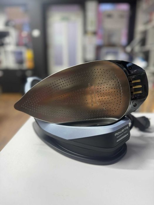 Fier de calcat fara fir Rowenta Freemove Force 2800W