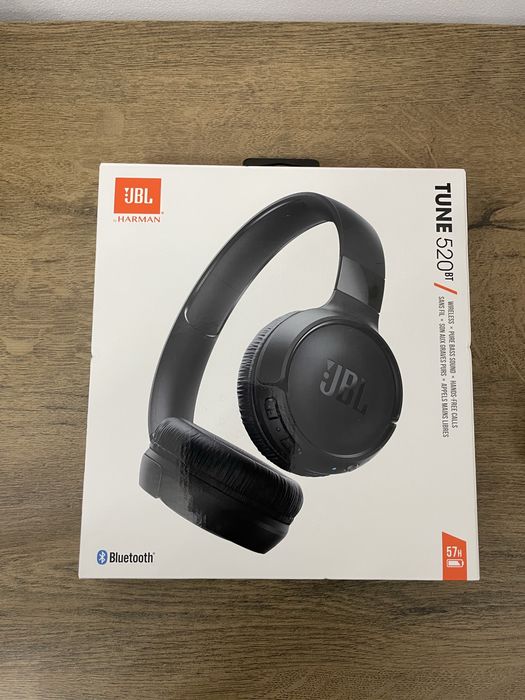 Casti JBL Tune 520BT ca Noi