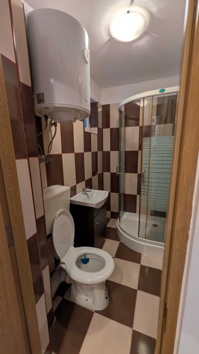 Apartament de vânzare cu 3 camere, renovat în Brad – Zona A, zonă liniștită, ideal pentru familie +40 754 200 900