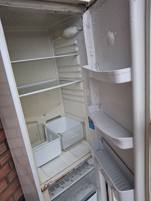 Холодильник сотилади