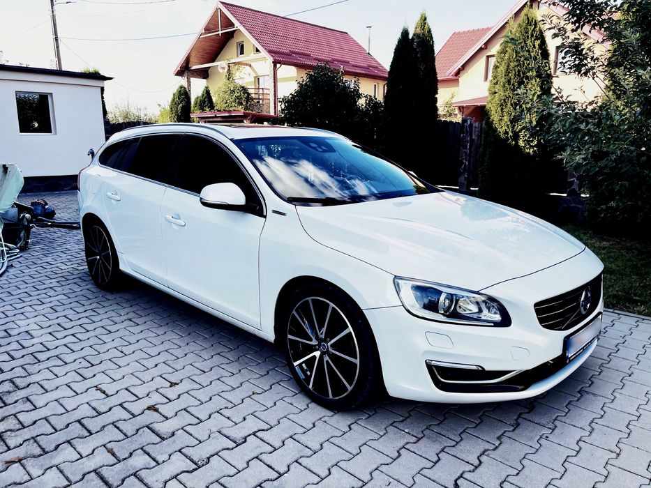 Vând Volvo V60 Plug-in Hybrid D6 Twin Engine AWD, plug-in hybrid, echipare completă