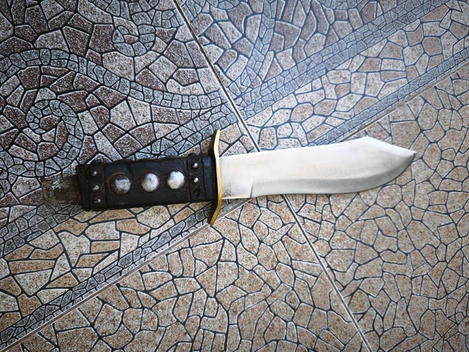 Нож 1300г. България