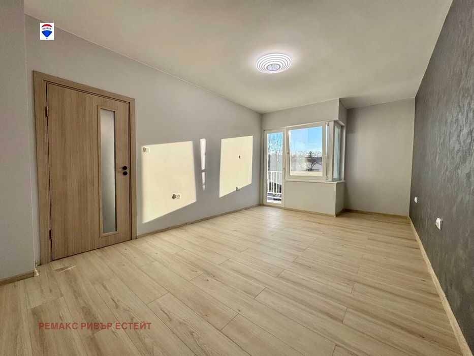 Ремонтиран двустаен апартамент за продажба кв. Широк център