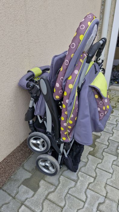 Двойна количка за близнаци или породени деца