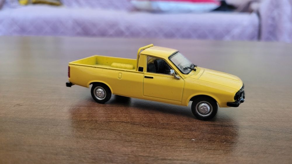 Vand macheta auto 1/43 Dacia 1304 Pick Up de la Deagostini