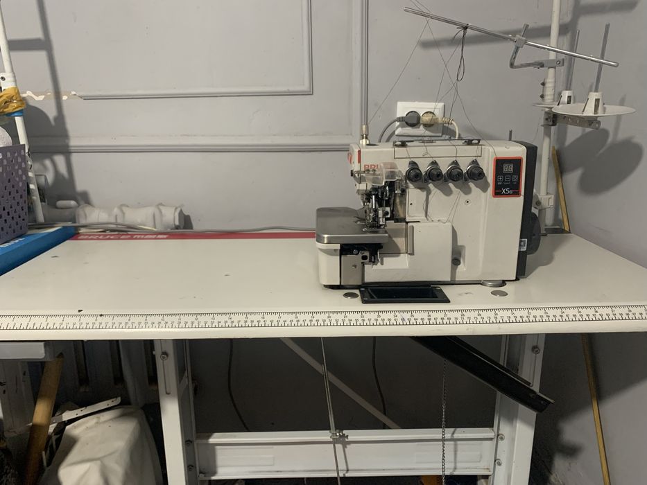 Оверлок bruce 5 нитка в хорошем состояние