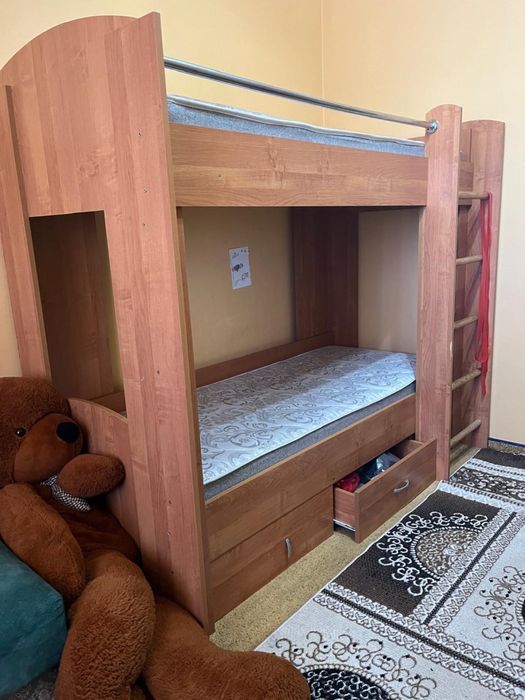 Продам двухярусную кровать