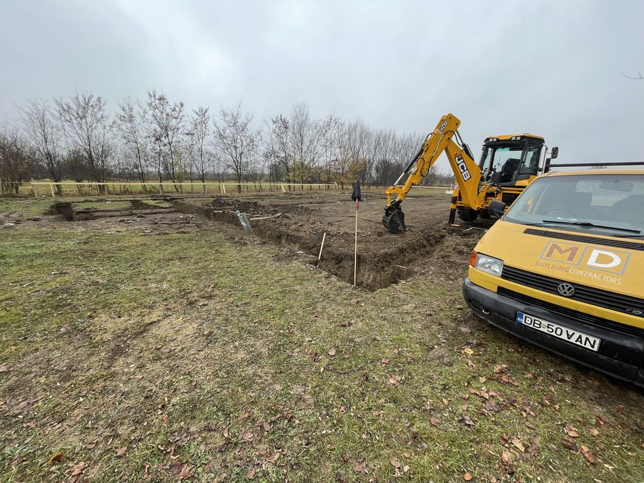 Inchiriez buldoexcavator ,picon,cupa multifuncțională, lame paleti etc