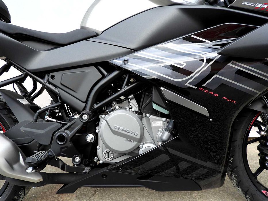 Motocicletă CFMOTO 300SR ABS 2026 | Rate | Leasing