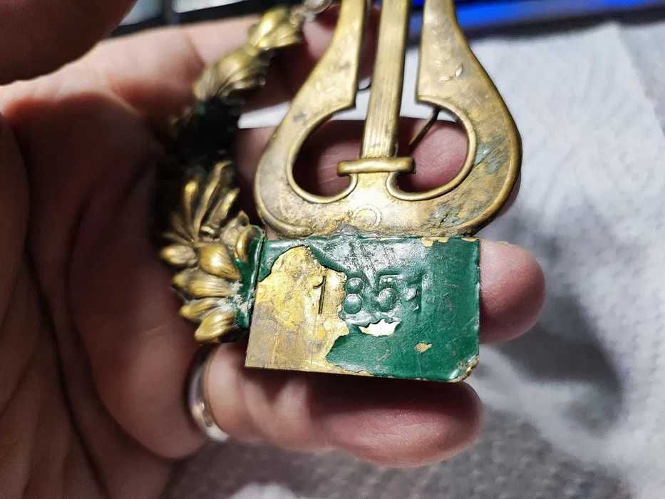 Lot vintage de 8 insigne si medalii diferite 6