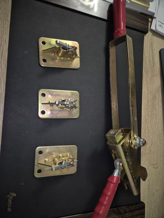 Fluturi,blocatiori cu pana,cleme fixare cofraj