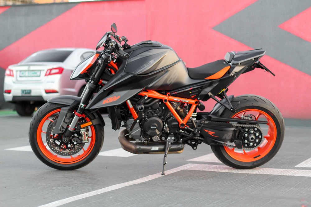 KTM 1290 SuperDuke R 2022