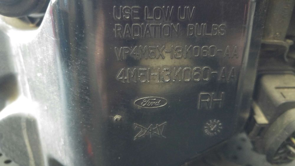 Far dreapta ford focus 2 da hcp dp 4m5113k060aa vp4m5xi3k060aa