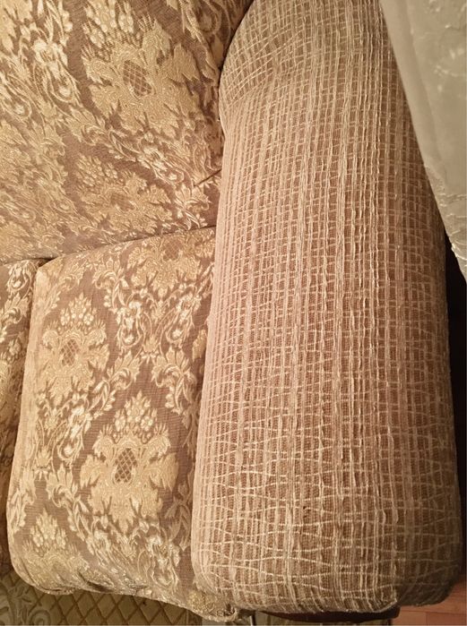 Диван для гостинной в коассическом стиле