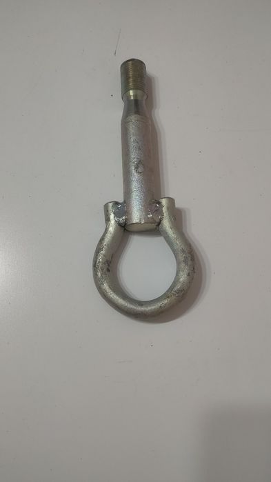 Крюк буксировочный