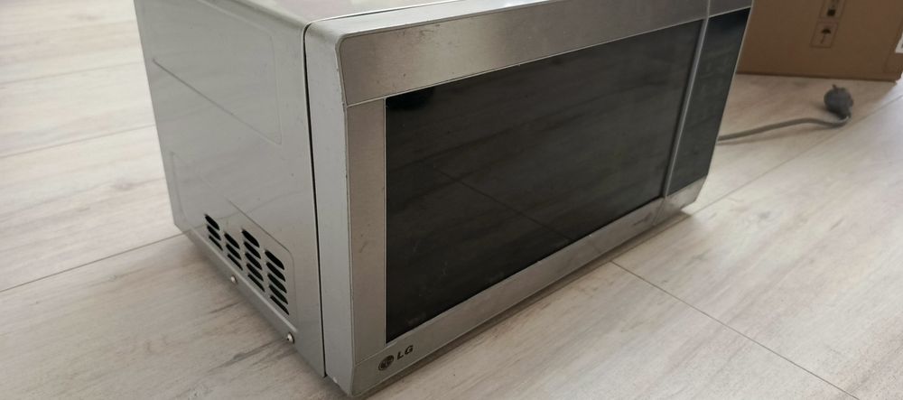 Продам микроволновую печь LG