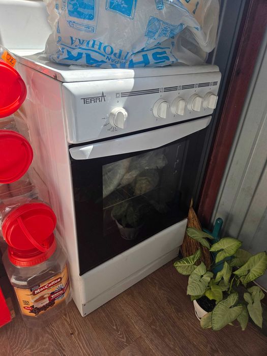 Продам газовую плиту
