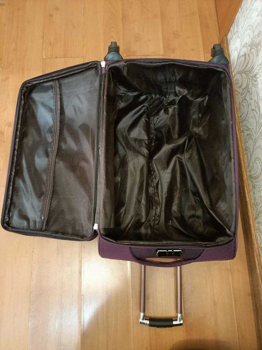 Чемодан дорожный