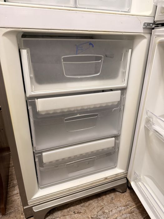 Продается холодильник INDESIT в хорошем состояний