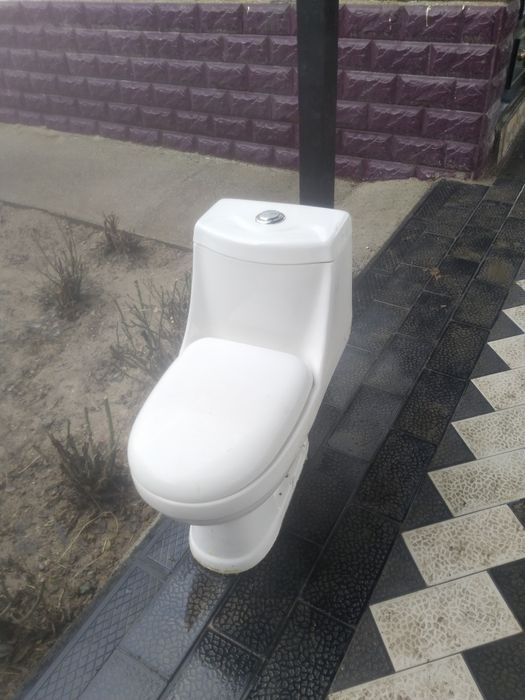 Сантехника унитаз