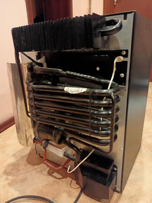 Хладилник мини бар