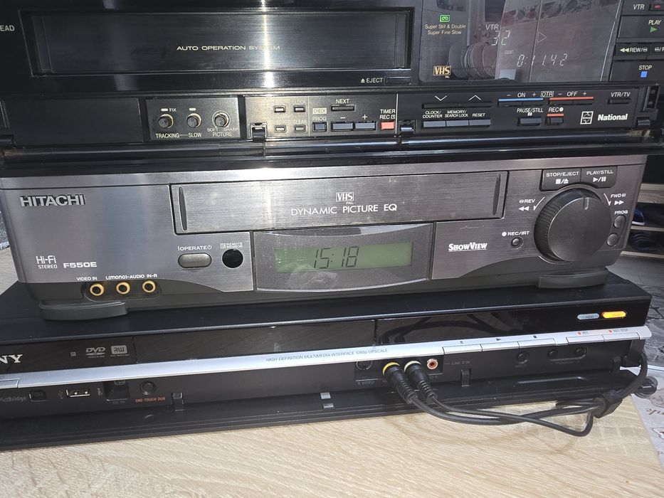 Videorecorder Hitachi F550E Hi-Fi Stereo - 6 Capete + Telecomandă LCD