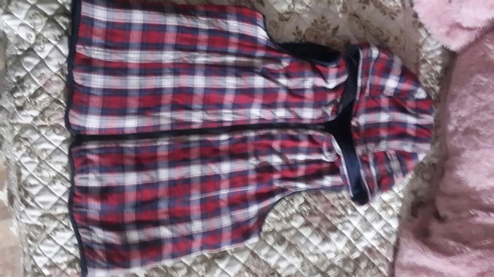 Продам двухсторонию безрукавку