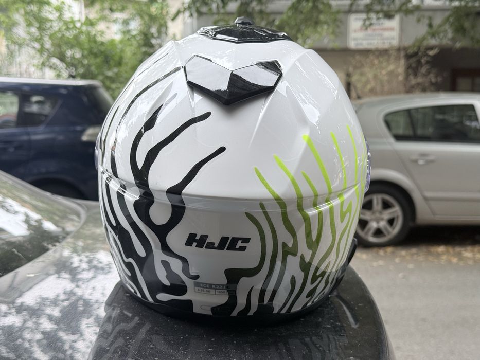 Продава се каска нова HJC