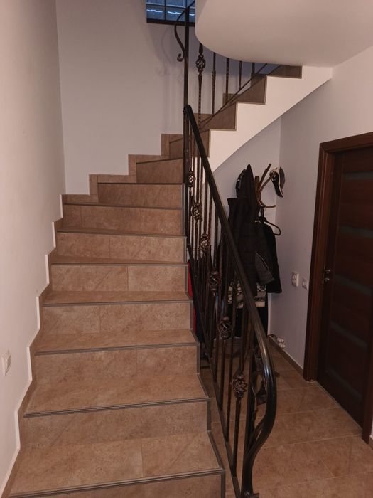 Triplex de vânzare în Blejoi-230 mp+700 mp teren