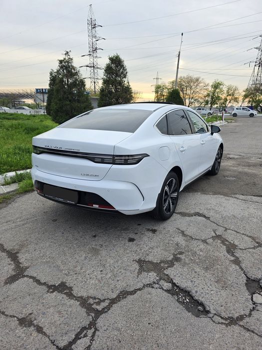 BYD chazor 2025-yil oq 4-pozitsiya Flagship
