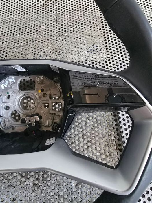 Volan Din Piele Cu Comenzi Audi Q4 E-Tron 2021-2025 Impecabil